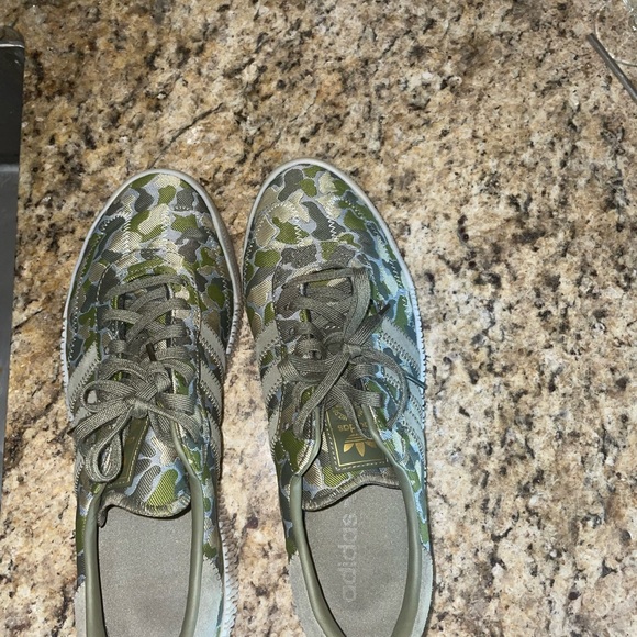 SAMBA ROSE CAMO ADIDAS SIZE 10.5 - Picture 2 of 6